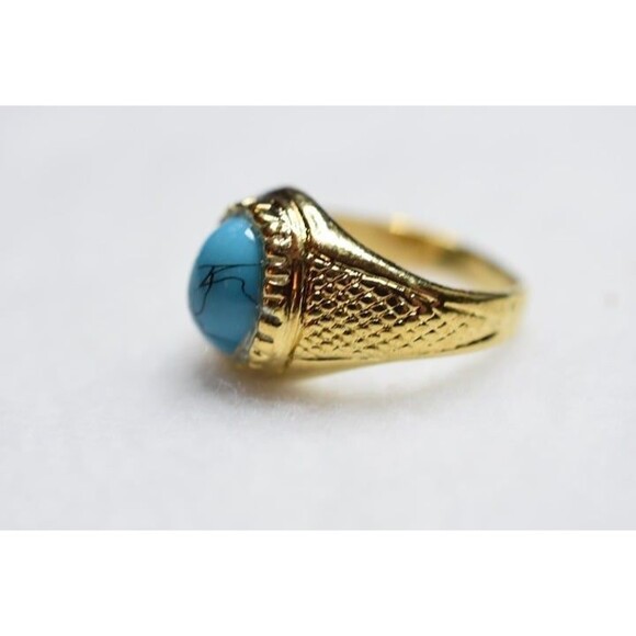 Stately Oval Faux Turquoise Stone Engraved Gold Tone Band Sizes 10 11 12 Rings - Picture 3 of 3
